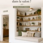 Un cosy coin lecture aménagé dans un salon lumineux avec fauteuil et lampadaire