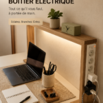 Un makers light et une box d'alimentation sur un bureau lumineux, illustrant la créativité DIY.
