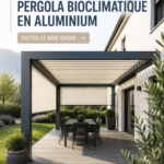 Pergola bioclimatique en aluminium dans un jardin fleuri