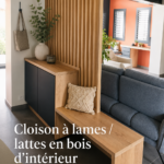 Cloison en bois moderne séparant un salon et une salle à manger.