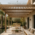 Une belle pergola en bois dans un jardin fleuri.