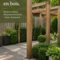 Une pergola en bois bien intégrée dans un jardin moderne, offrant de l'ombre.