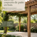 Terrasse avec un toit en bois qui apporte du charme et de l'ombre