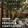 Une pergola autoportante en bois embellissant un jardin avec des plantes grimpantes.